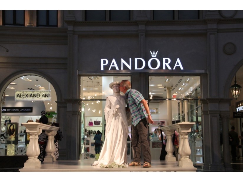 E1860296-5551-4B08-ADC1-2C969BBD6689