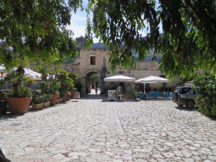 D0C9C71B-DF77-4D6F-A6A1-14B0DF6C838F