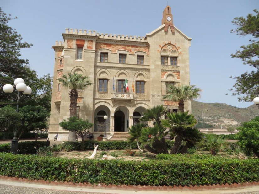 F1A9A155-F0B6-4A2D-A26F-F3BEDD4E01C2