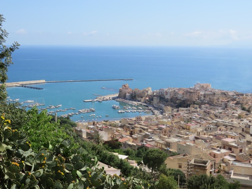 FC90C4EF-6DD4-4ECE-A524-562D5FE1740C