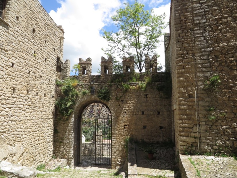 FD2AB4ED-FA3A-415E-A54F-356F70EE73FB