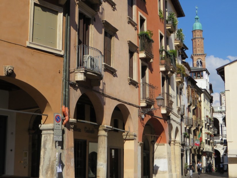 733E34EB-2CBA-449F-900B-194A765FB4E5