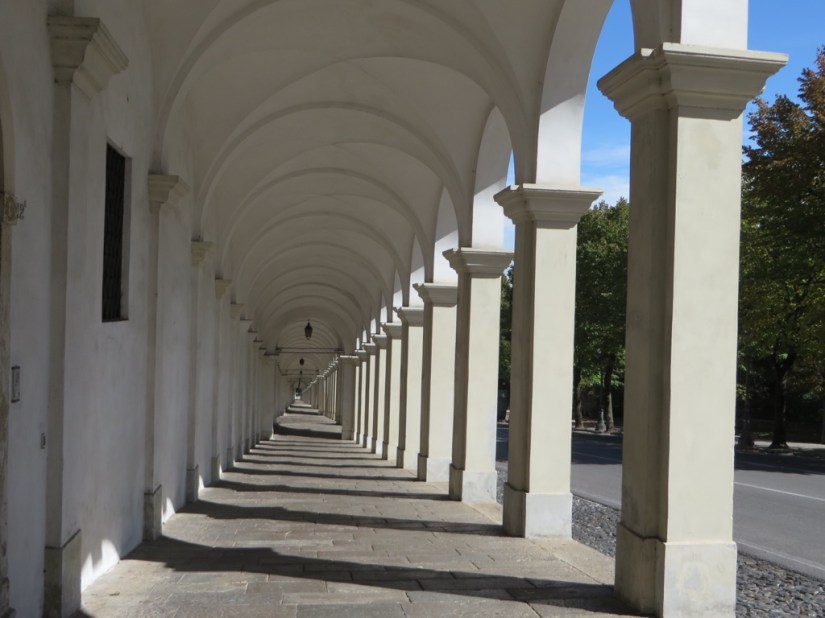 B4BF8C4C-5518-4A75-8687-69A352D3B639